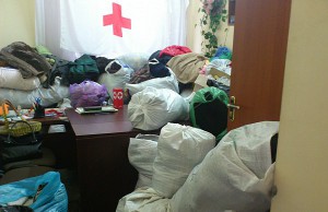 Волонтеры помогают беженцам и военным