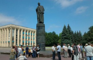 Работники «Циркония» митинговали у мэрии