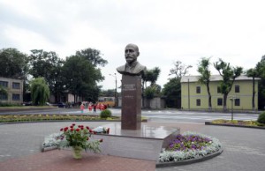 В городе открыли памятник Ясюковичу