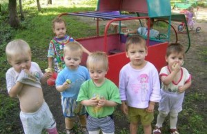 Семерых детей устроили в приемные семьи с начала года