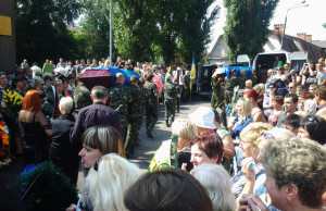 Слезы и горечь потери. Днепродзержинск прощается с героями