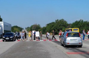 Трудовой коллектив «Циркония» перекрыл трассу