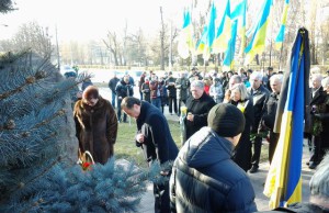 У памятника жертвам Голодомора прошел траурный митинг