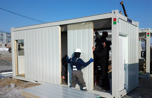 Мэр выехал на монтаж домов для переселенцев