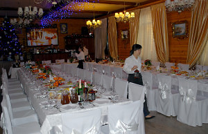 Депутаты и чиновники шикарно отдохнули на турбазе