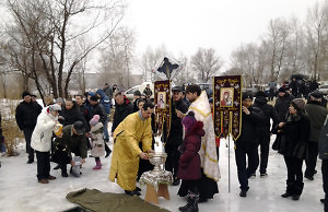 Горожане ныряли в прорубь