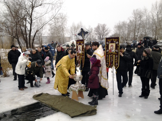 крещение лед купание