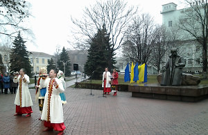 К памятнику Шевченко возложили цветы