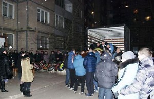 Горожане встретили машину с телом погибшего земляка