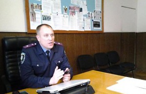 Милиционеры проводят работу с экс–заключенными