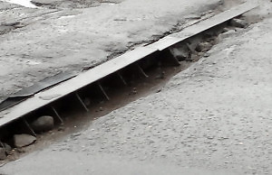 На мосту неизвестные мешали движению