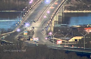 Как боец погиб в ДТП на мосту (видео)