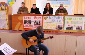 Бойцы с фронта посетили индустриальный колледж