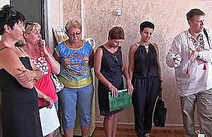 Активисты и родители встали на защиту преподавателя