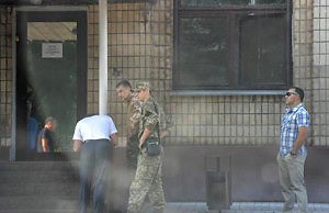 Помощнику мэра наконец-то смогли вручить повестку