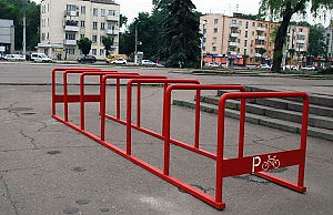 Милиция расследует уничтожение вело–парковки