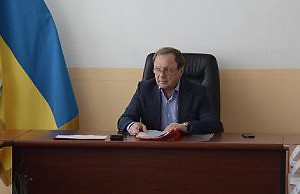 Районные администрации возглавили старые кадры?