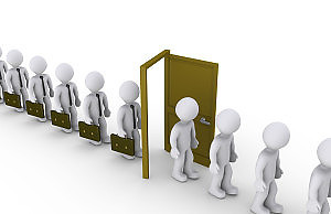 Почему неизбежна новая волна безработицы в Украине