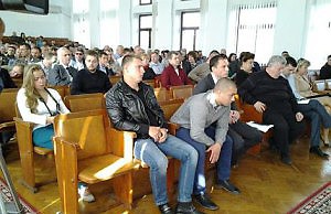 Сессия не обошлась без скандалов