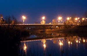 На мосту через дренажный канал ограничили движение