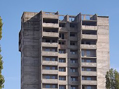 Недостроенный дом на Левом берегу планируют заселять