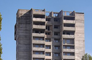 Недостроенный дом на Левом берегу планируют заселять