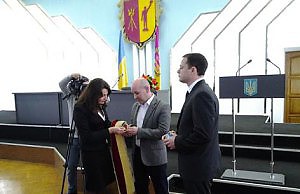 Мэр вступил в должность, депутаты получили удостоверения