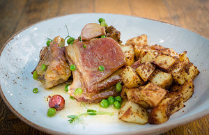 Молочный козленок с запеченным бородинским картофелем