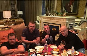 Немногочисленные сторонники «УкрОПа» митинговали под мэрией