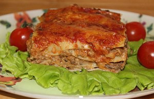 Мясная лазанья с грибным соусом