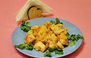 Куриное филе с ананасами