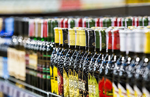 Активисты продолжают борьбу с торговлей незаконным спиртным