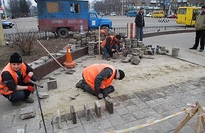 Коммунальщиков заставили восстанавливать дорогу после ремонтных работ