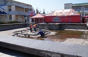 Как благоустраивают площадку у кинотеатра «Мир»