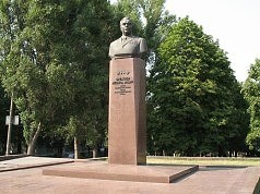 Бюст Брежнева больше не «культурное наследие»…