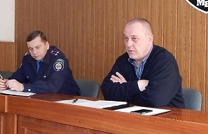 Новый начальник полиции налаживает связи с руководителями учебных заведений