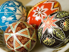 Город готовится к Пасхе и поминальным дням