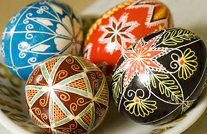 Город готовится к Пасхе и поминальным дням