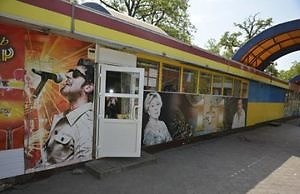 Неизвестные расстреляли из автоматов ночной бар. Есть пострадавшая