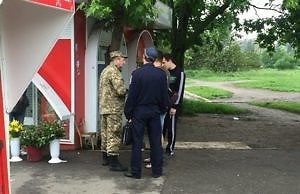 Молодых парней отлавливают по ночам. У военкома «горит план»