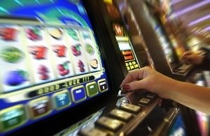 Полиция не замечает игровых автоматов в центре города