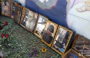 Градоначальник, общественные организации и горожане почтили память погибших под Иловайском бойцов