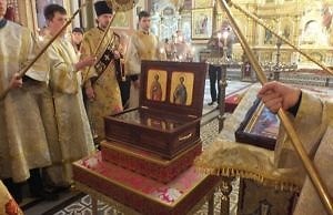 В Каменское прибыли мощи святых бессребреников Космы и Дамиана