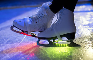 Подготовка к Новому Году: открытие катка и установка красивой ели