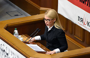 Президент и премьер подняли себе зарплату до 100 тысяч