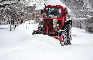 Очистку от снега возле усадьбы Горбаренко оплатила Заводская администрация