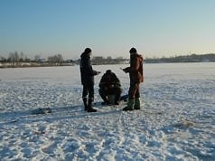 Как выжить на льду: в Каменском спасатели провели профилактический рейд