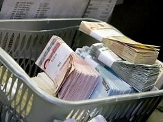 Мороховы пытаются взять в долг