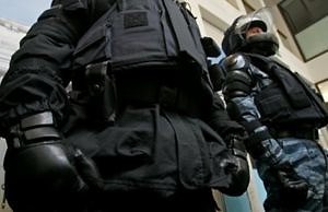 Титушки Сафронова, оружие с боеприпасами и бандиты, нападавшие на квартиры. На объектах депутата провели обыски