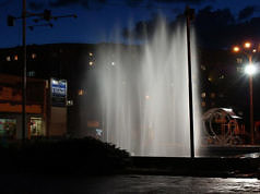 Фонтан на «МИРе» стал музыкальным